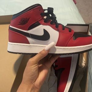 Air Jordan 1 MID (GS)